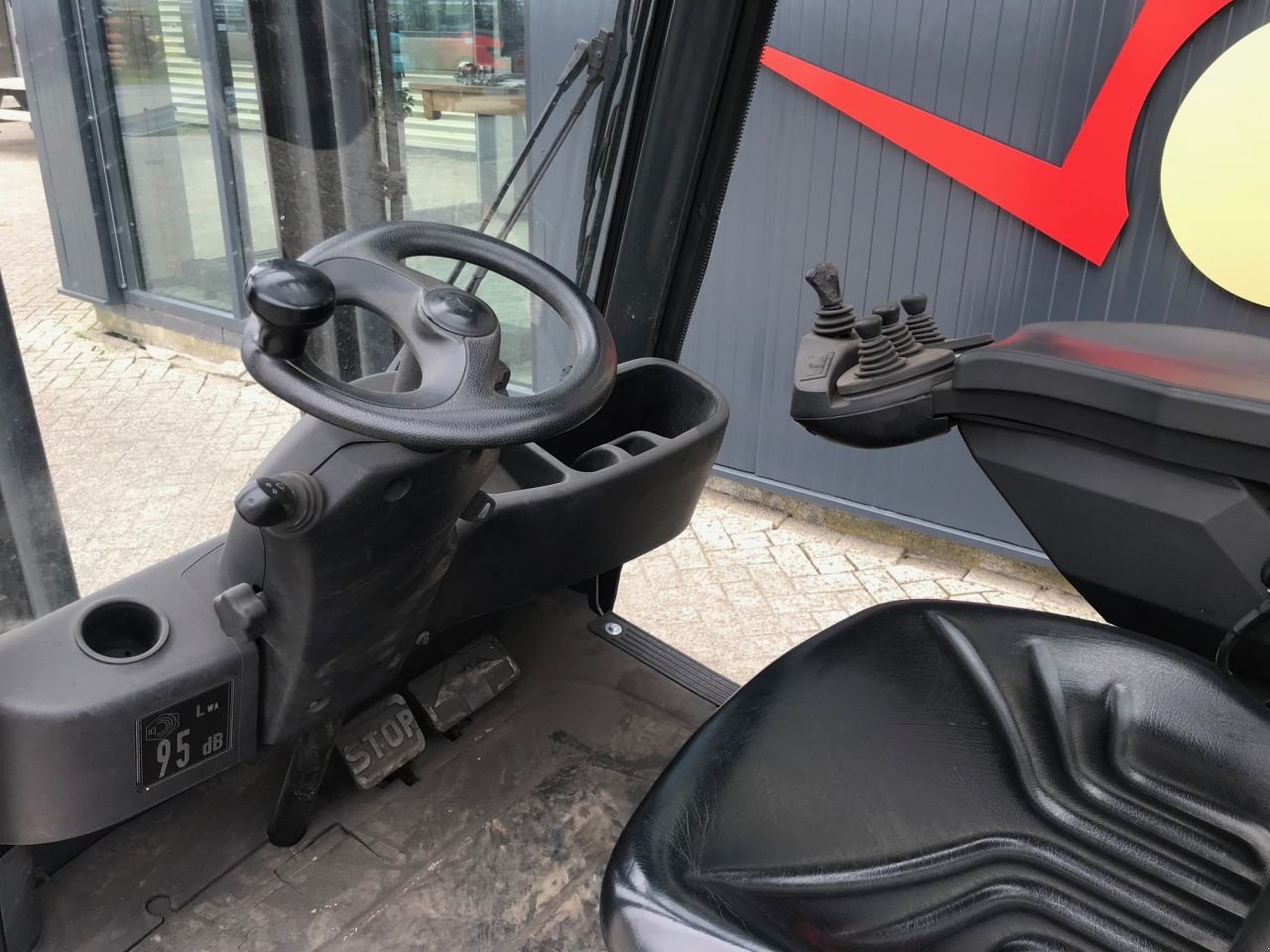 Frontstapler des Typs Linde H16T-01-391, Gebrauchtmaschine in Leeuwarden (Bild 3)