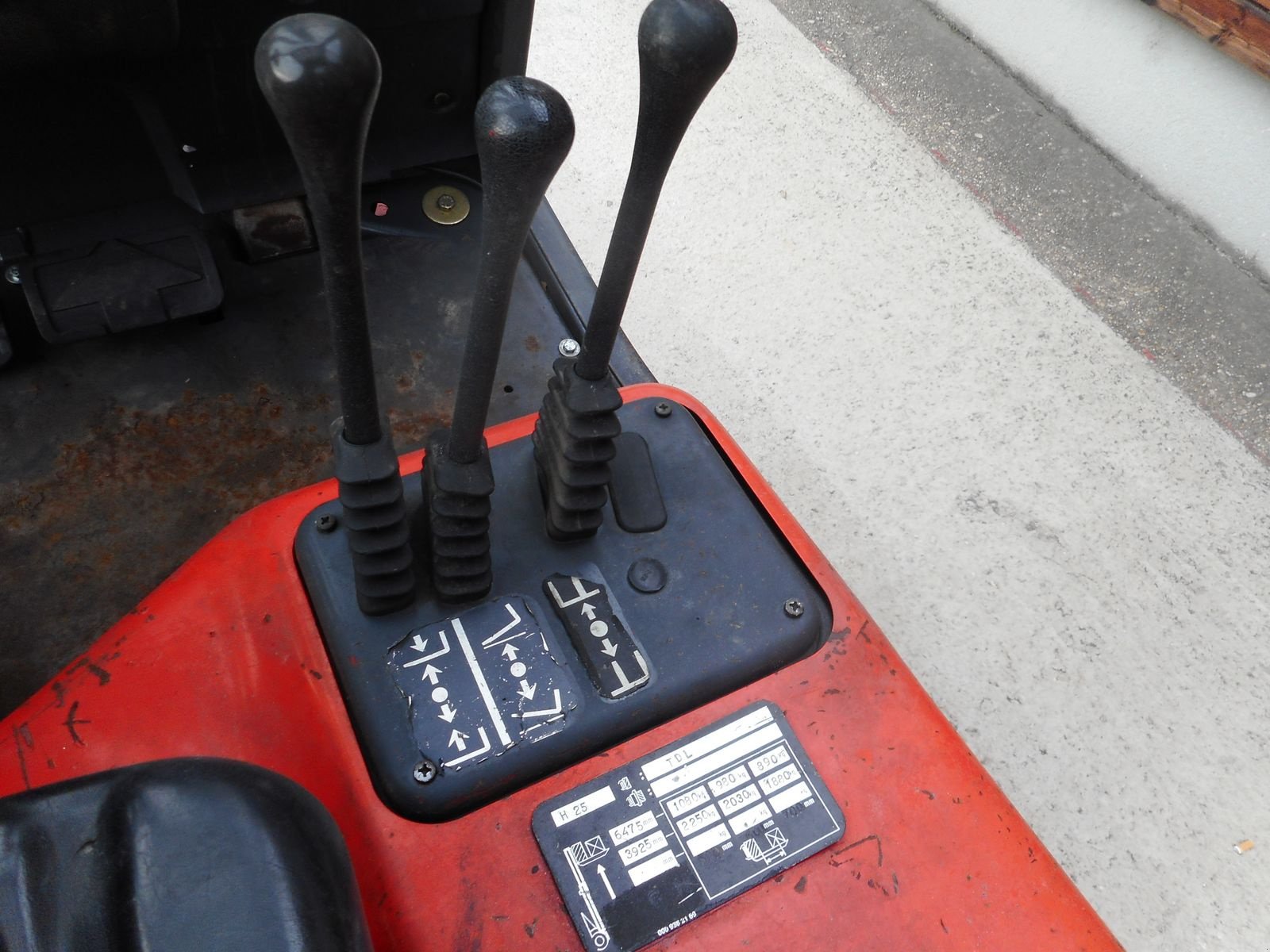 Frontstapler Türe ait Linde H25D-02 Triplex 6,4m + SS ( Perkins Motor ), Gebrauchtmaschine içinde St. Nikolai ob Draßling (resim 9)