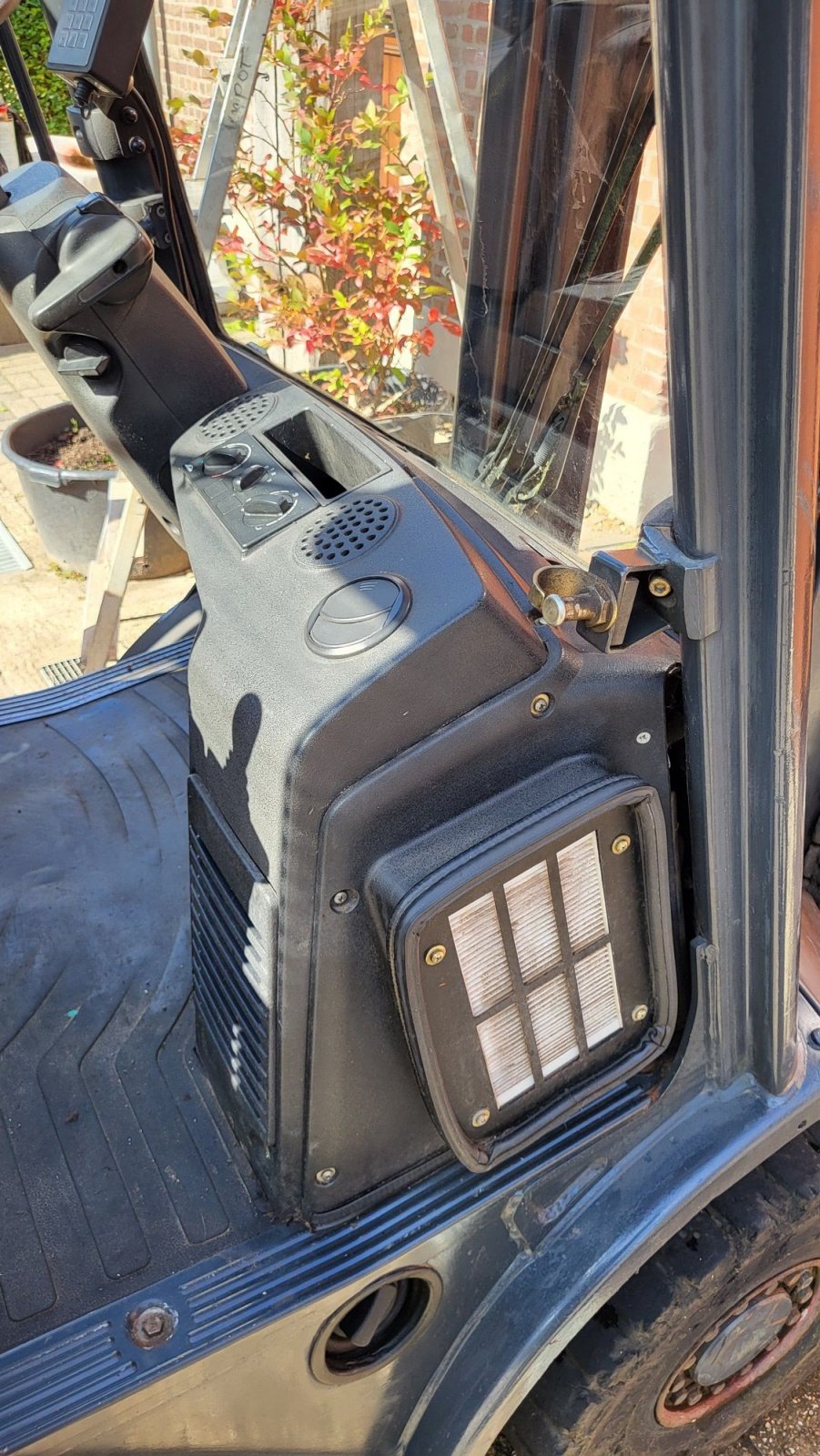 Frontstapler des Typs Linde H25D met VOLKSWAGEN MOTOR, Gebrauchtmaschine in Noordhoek (Moerdijk) (Bild 11)