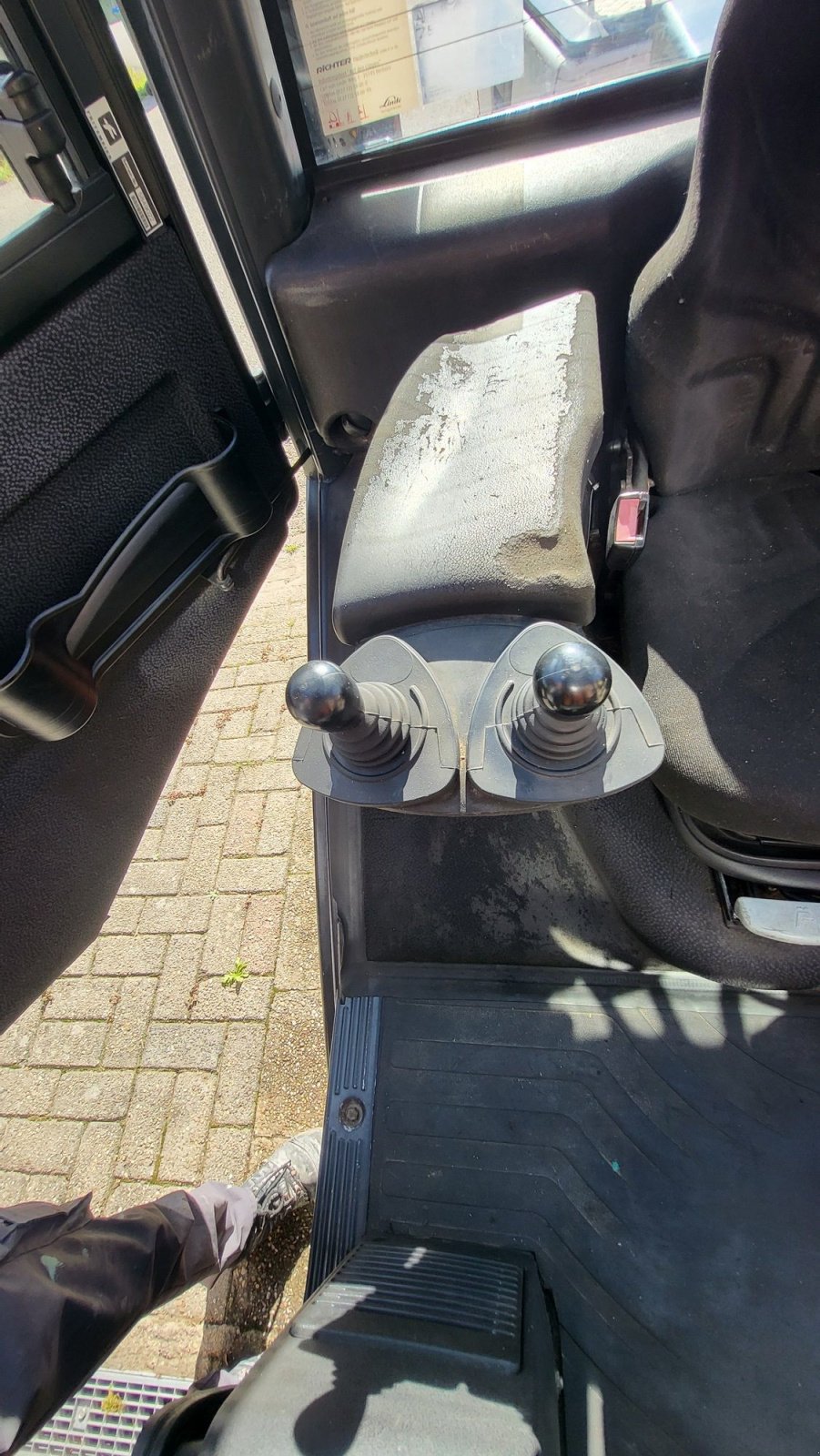 Frontstapler des Typs Linde H25D, Gebrauchtmaschine in Noordhoek (Moerdijk) (Bild 4)