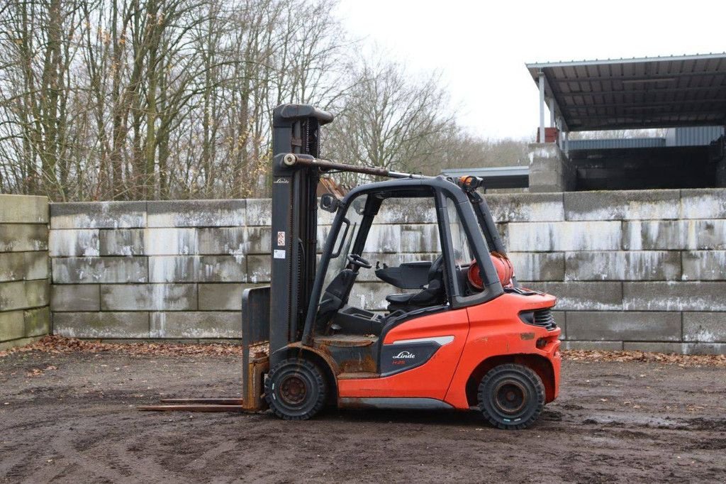Frontstapler des Typs Linde H25T-01, Gebrauchtmaschine in Antwerpen (Bild 3)