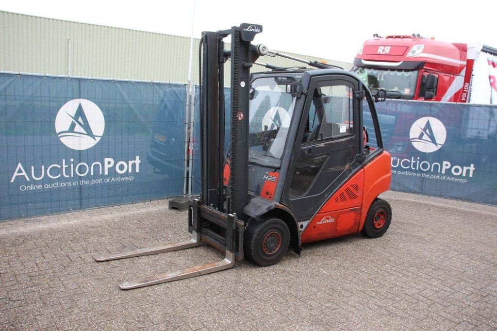 Frontstapler del tipo Linde H25T-01, Gebrauchtmaschine In Antwerpen (Immagine 9)