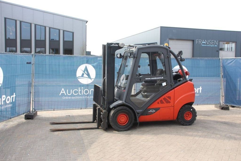 Frontstapler tipa Linde H25T-02/600, Gebrauchtmaschine u Antwerpen (Slika 1)