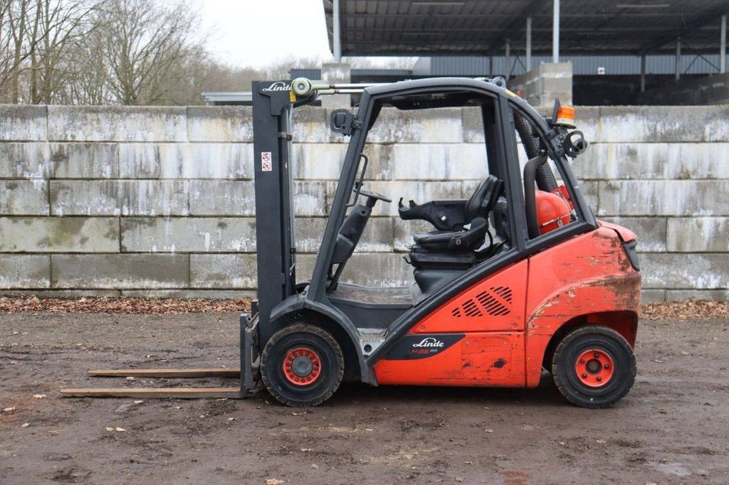 Frontstapler typu Linde H25T-02, Gebrauchtmaschine v Antwerpen (Obrázek 2)