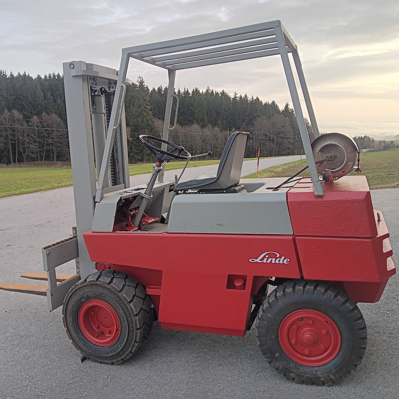 Frontstapler of the type Linde H30, Gebrauchtmaschine in Oberneukirchen (Picture 1)