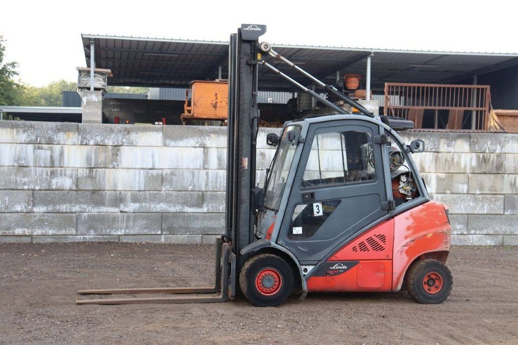 Frontstapler des Typs Linde H30CNG-02, Gebrauchtmaschine in Antwerpen (Bild 1)