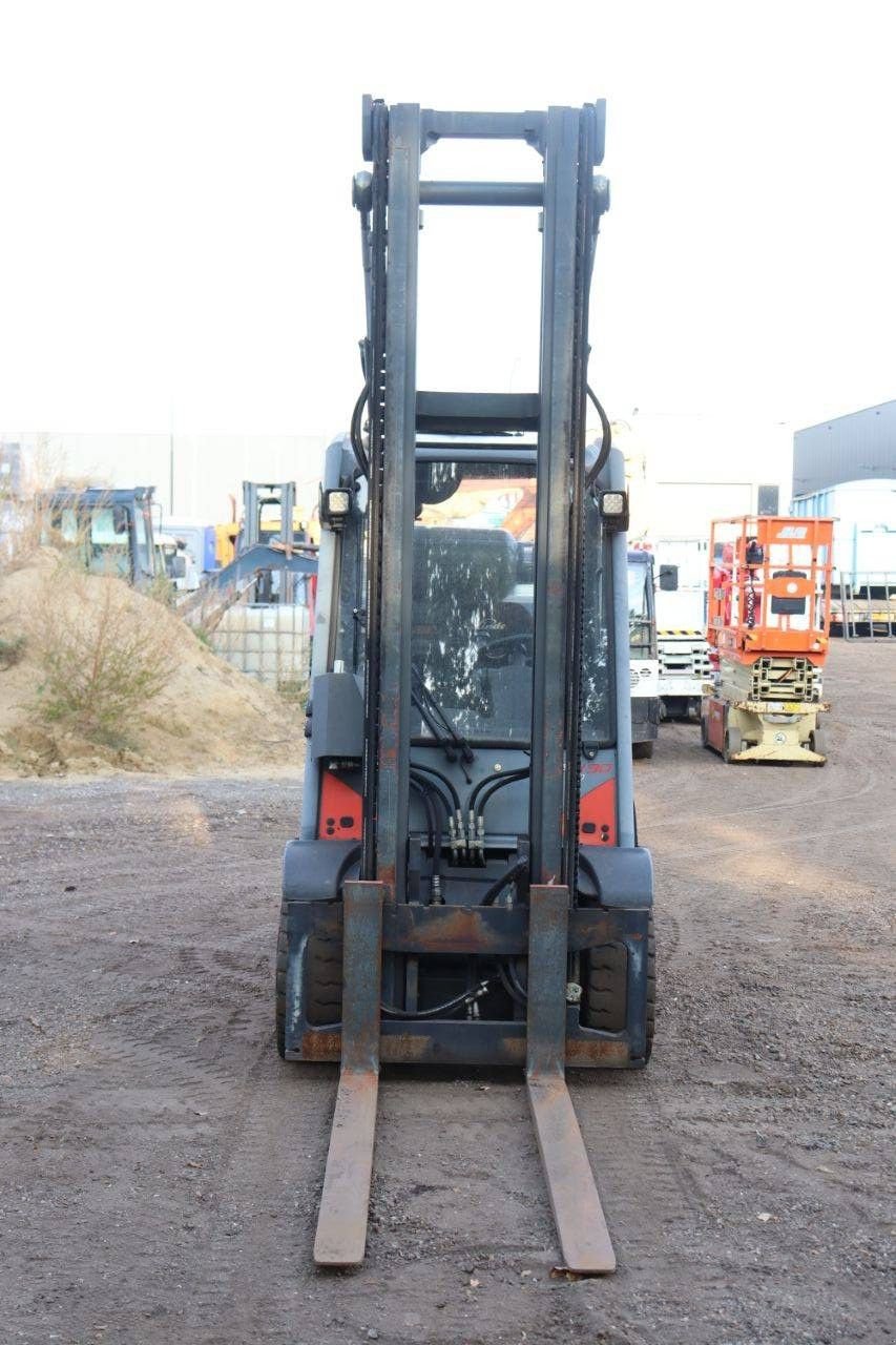Frontstapler des Typs Linde H30CNG-02, Gebrauchtmaschine in Antwerpen (Bild 9)