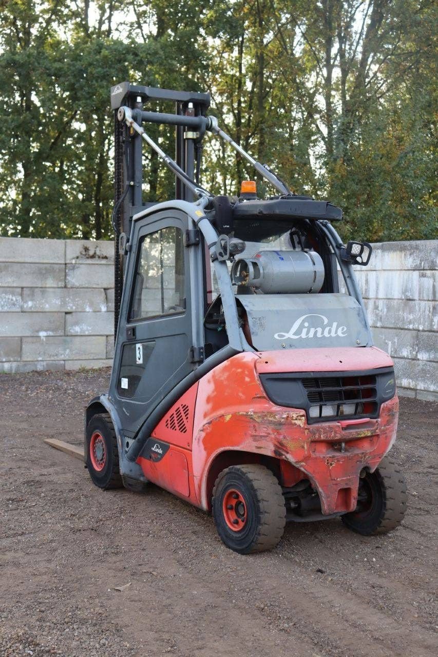 Frontstapler des Typs Linde H30CNG-02, Gebrauchtmaschine in Antwerpen (Bild 4)