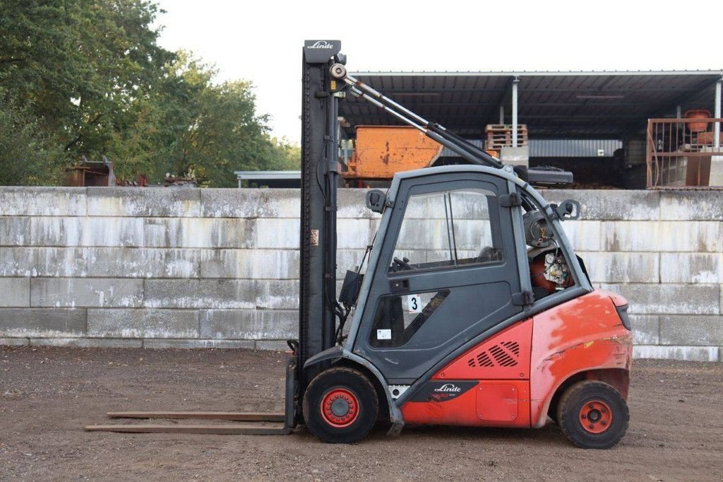 Frontstapler des Typs Linde H30CNG-02, Gebrauchtmaschine in Antwerpen (Bild 2)