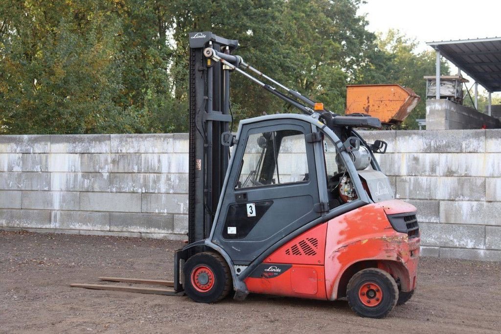 Frontstapler des Typs Linde H30CNG-02, Gebrauchtmaschine in Antwerpen (Bild 3)
