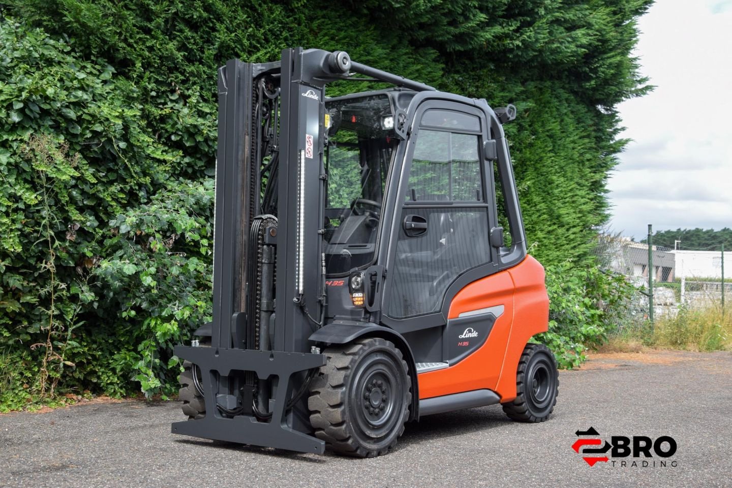 Frontstapler of the type Linde H35D-01 1202, Gebrauchtmaschine in mol (Picture 1)
