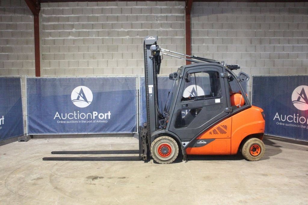 Frontstapler del tipo Linde H35T-02, Gebrauchtmaschine In Antwerpen (Immagine 2)