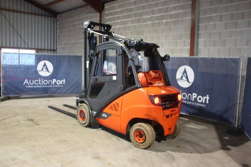 Frontstapler del tipo Linde H35T-02, Gebrauchtmaschine In Antwerpen (Immagine 3)