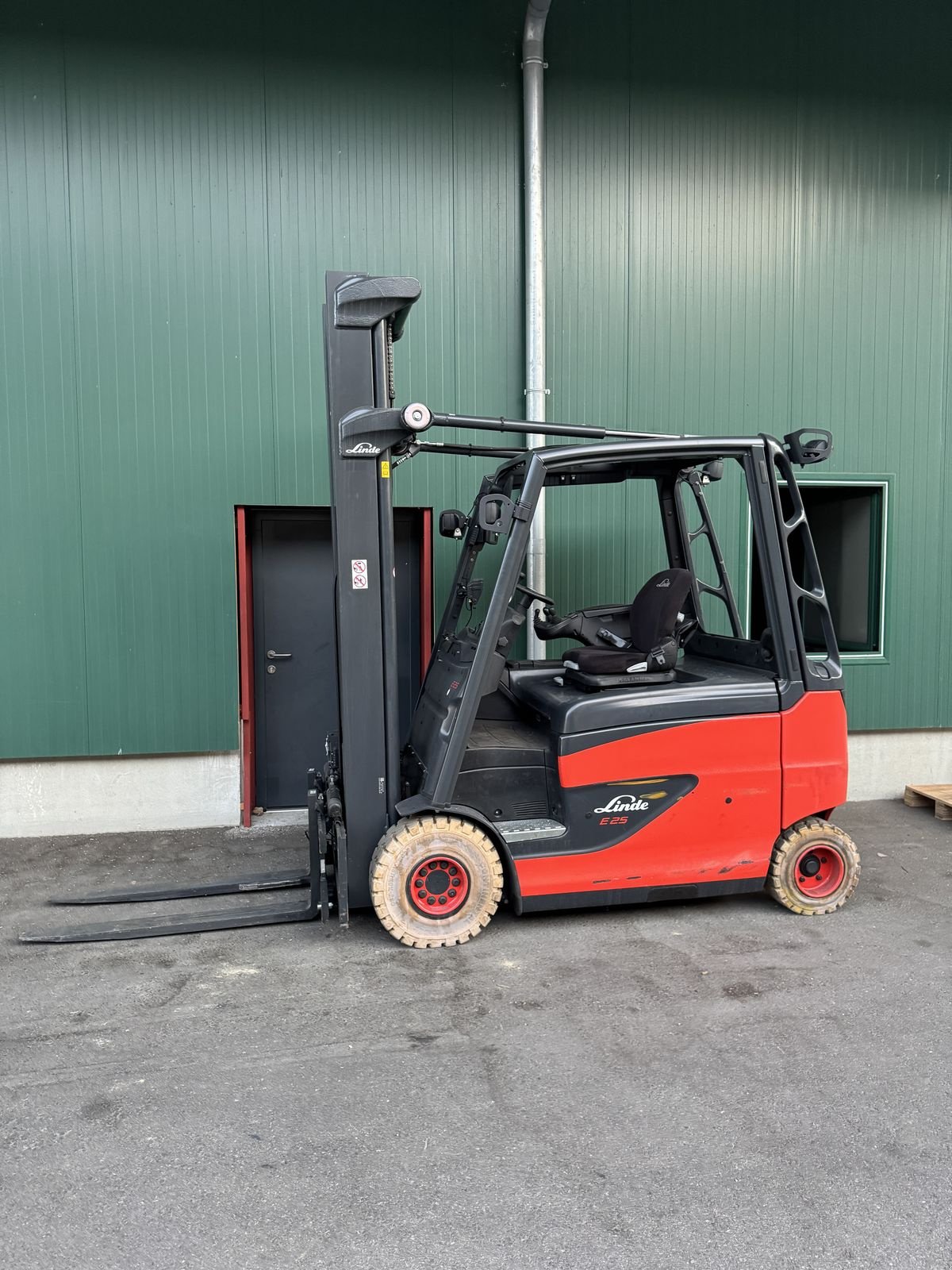 Frontstapler of the type Linde Linde E25, Gebrauchtmaschine in Wolfsbach (Picture 1)