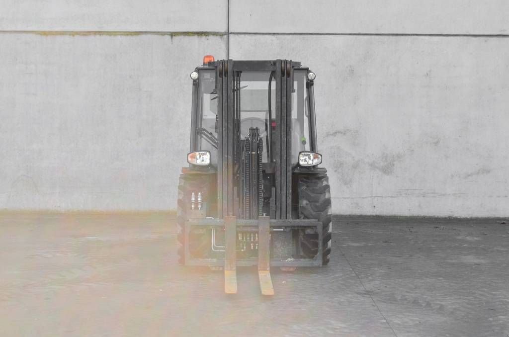 Frontstapler des Typs Manitou MC 25-4, Gebrauchtmaschine in Moerbeke (Bild 2)