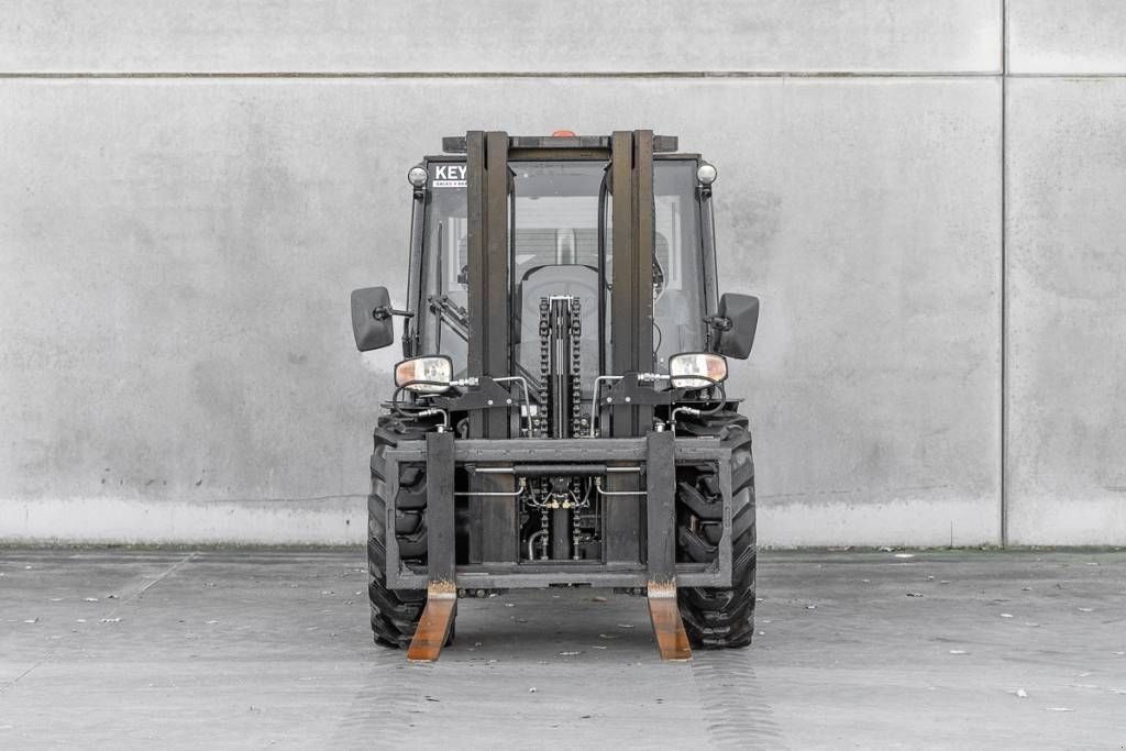 Frontstapler del tipo Manitou MC 30-4, Gebrauchtmaschine In Moerbeke (Immagine 2)