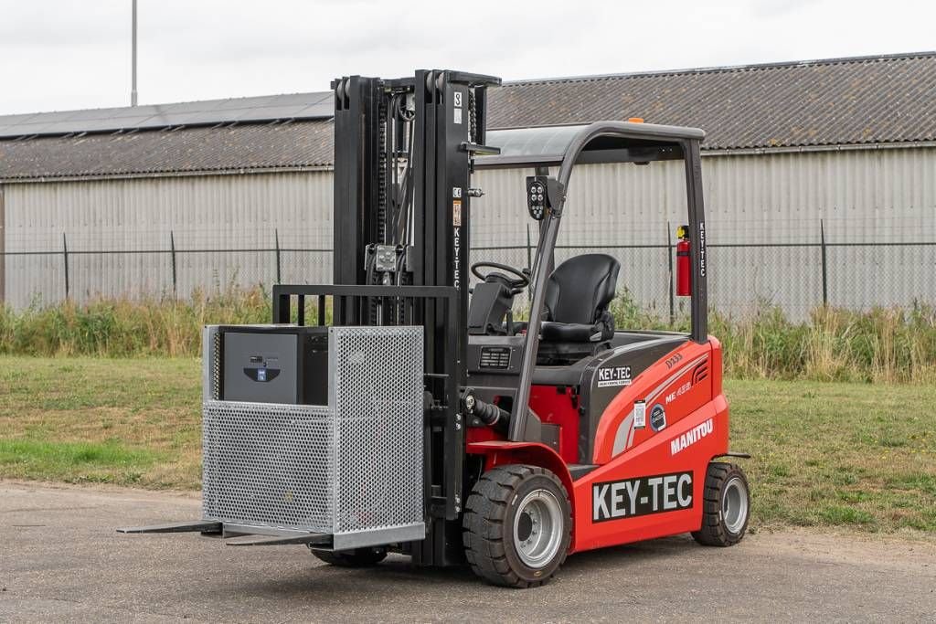 Frontstapler of the type Manitou ME 435, Neumaschine in Moerbeke (Picture 1)
