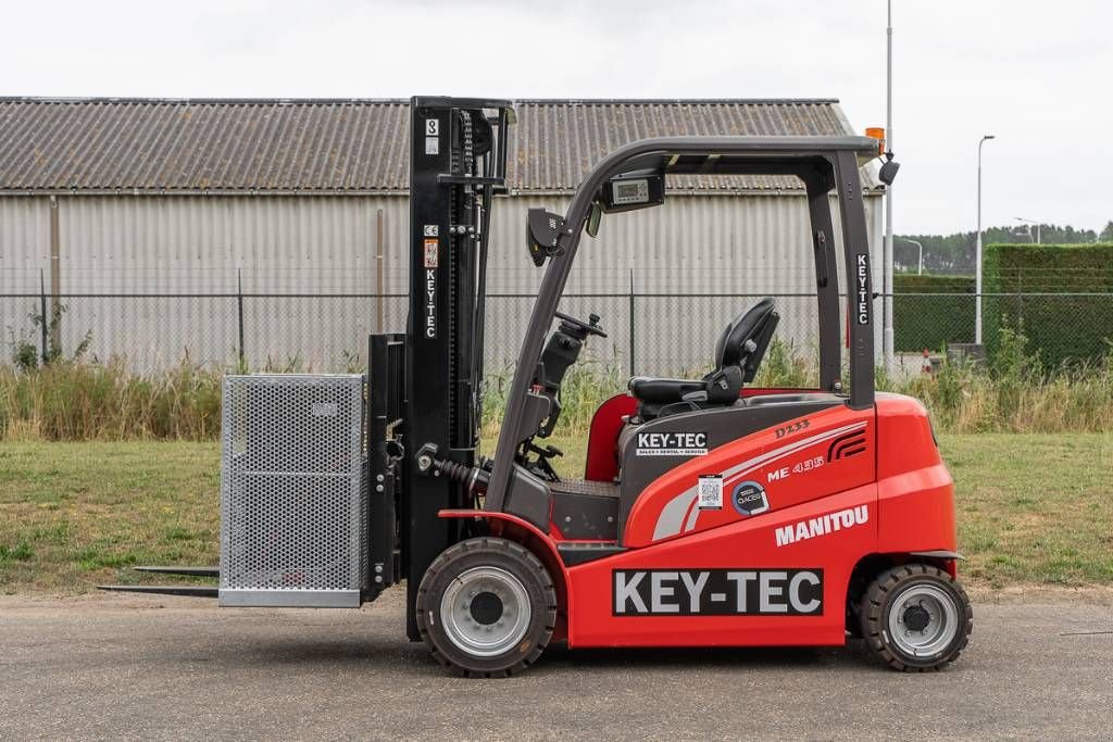 Frontstapler of the type Manitou ME 435, Neumaschine in Moerbeke (Picture 4)
