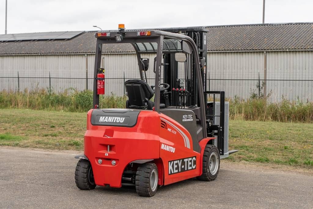 Frontstapler of the type Manitou ME 435, Neumaschine in Moerbeke (Picture 5)
