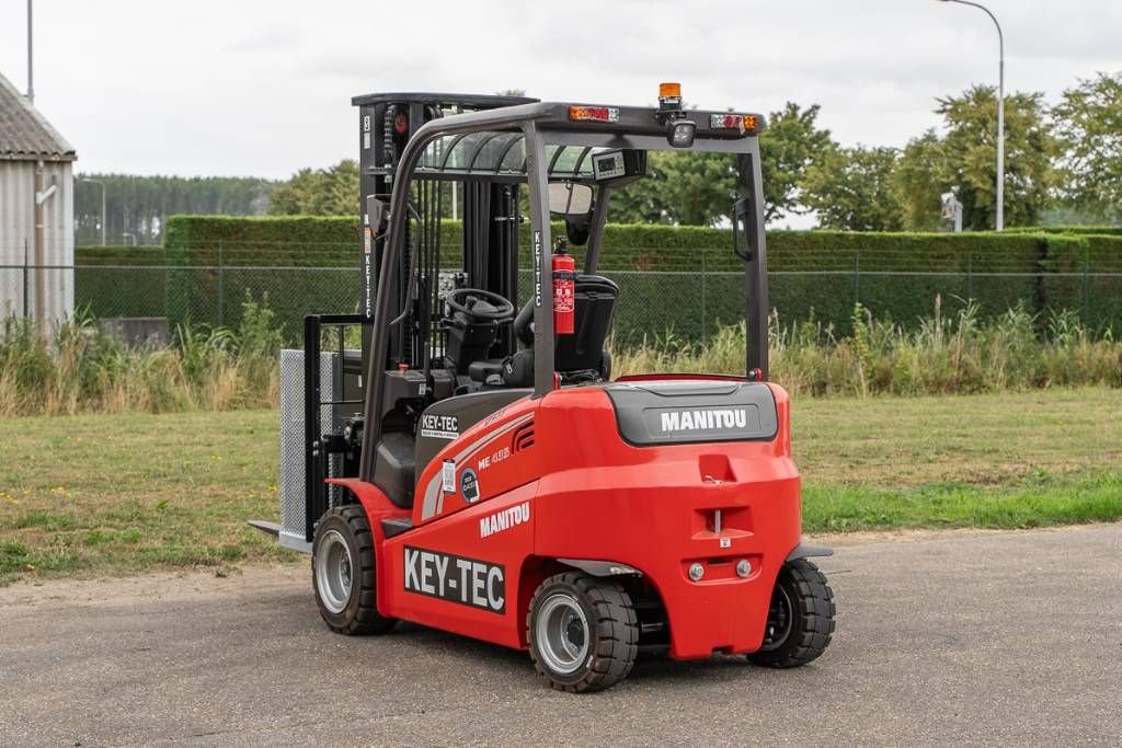 Frontstapler of the type Manitou ME 435, Neumaschine in Moerbeke (Picture 8)