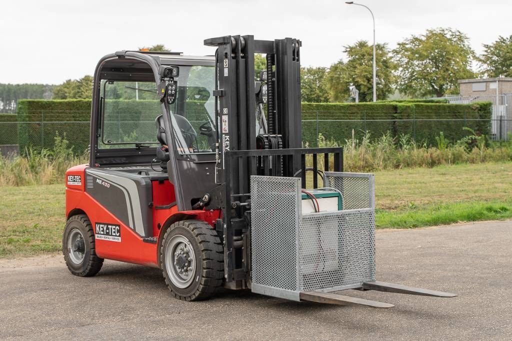 Frontstapler of the type Manitou ME 450, Neumaschine in Moerbeke (Picture 3)