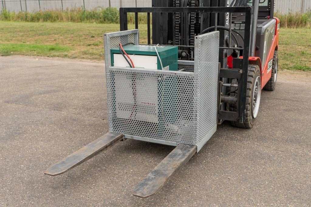 Frontstapler of the type Manitou ME 450, Neumaschine in Moerbeke (Picture 9)