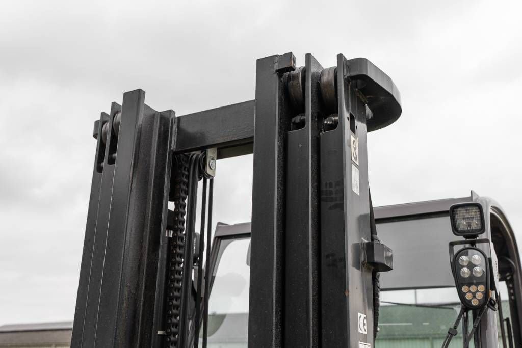 Frontstapler of the type Manitou ME 450, Neumaschine in Moerbeke (Picture 11)