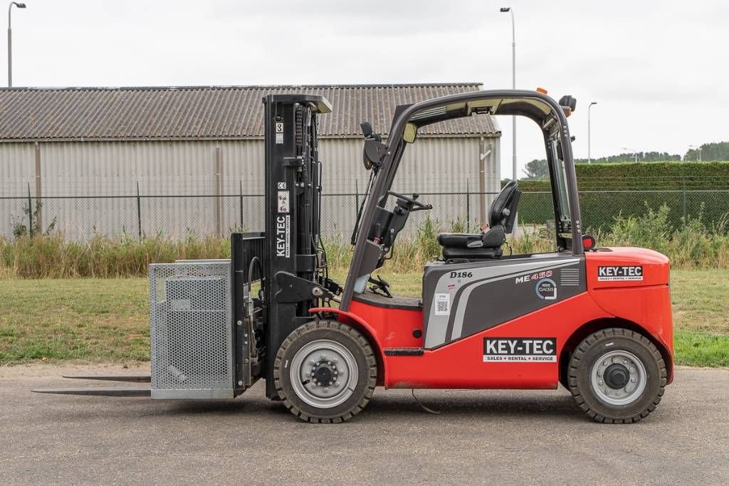 Frontstapler of the type Manitou ME 450, Neumaschine in Moerbeke (Picture 4)