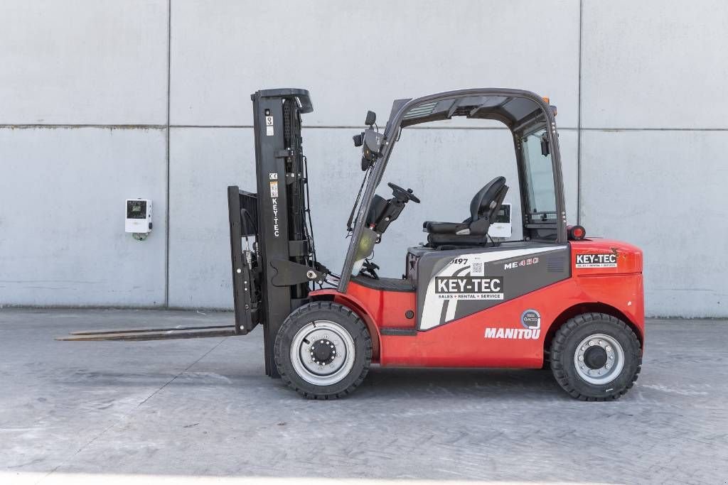 Frontstapler типа Manitou ME 450, Gebrauchtmaschine в Moerbeke (Фотография 3)