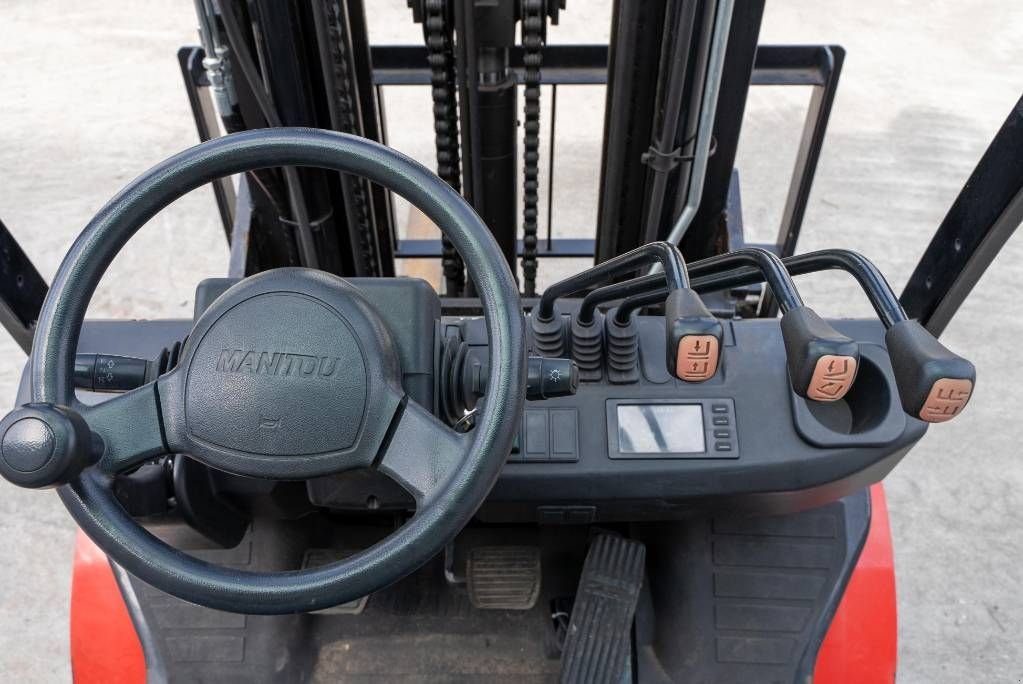 Frontstapler del tipo Manitou MI 25, Gebrauchtmaschine In Moerbeke (Immagine 9)