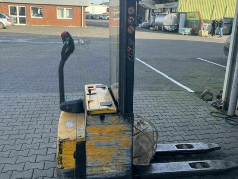 Frontstapler des Typs MIC WP 12, Gebrauchtmaschine in Lennestadt (Bild 1)