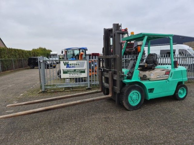 Frontstapler du type Mitsubishi 35D, Gebrauchtmaschine en Hollandscheveld (Photo 1)