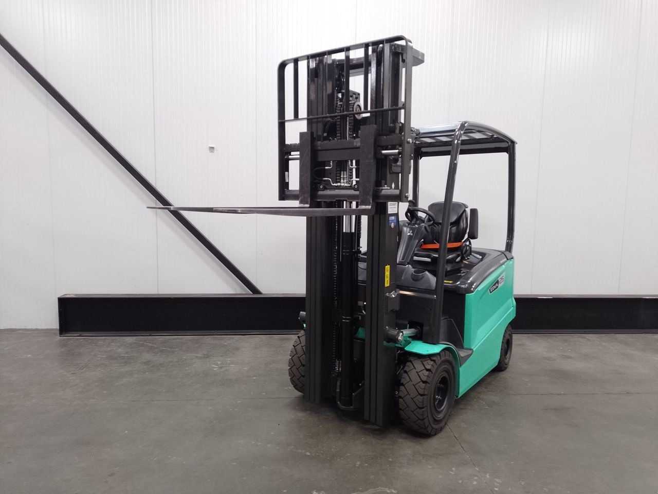 Frontstapler des Typs Mitsubishi FB25CN, Gebrauchtmaschine in Middelbeers (Bild 3)