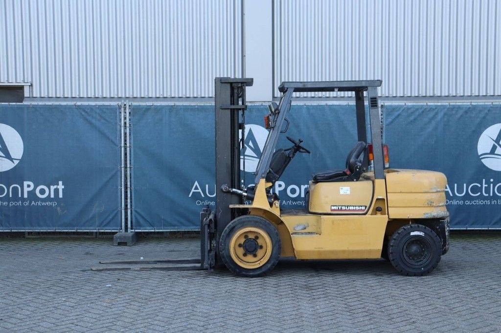 Frontstapler del tipo Mitsubishi FD30, Gebrauchtmaschine In Antwerpen (Immagine 2)