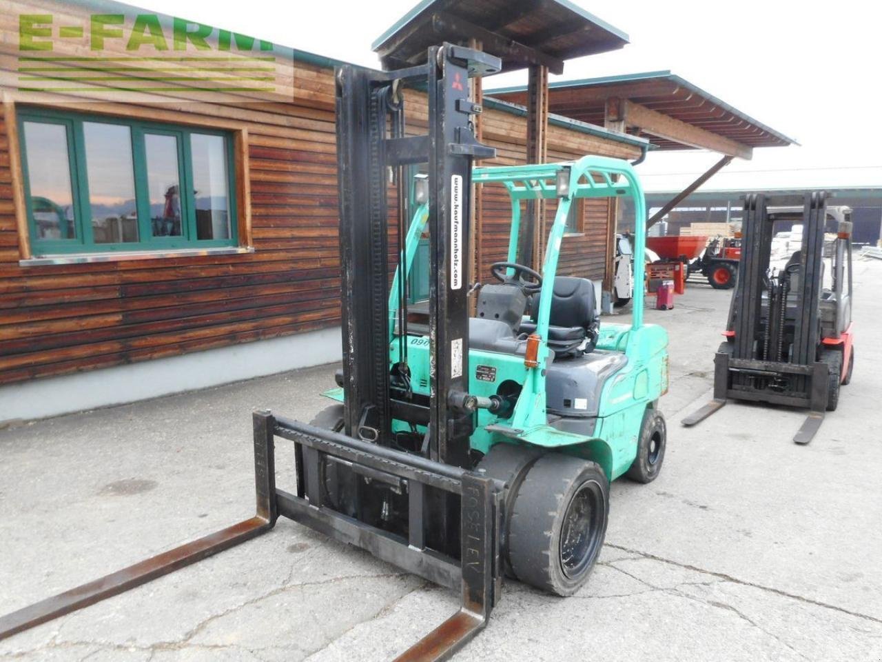 Frontstapler des Typs Mitsubishi fd35n mit zwillingreifen und breiten gabelträger, Gebrauchtmaschine in ST. NIKOLAI/DR. (Bild 2)