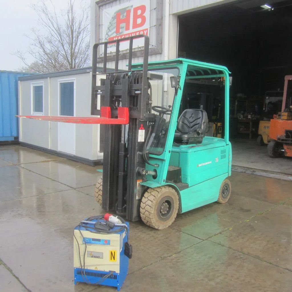 Frontstapler des Typs Mitsubishi Heftruck FB25K elek., weeginstallatie, triplomast, side shift., Gebrauchtmaschine in Tubbergen (Bild 5)