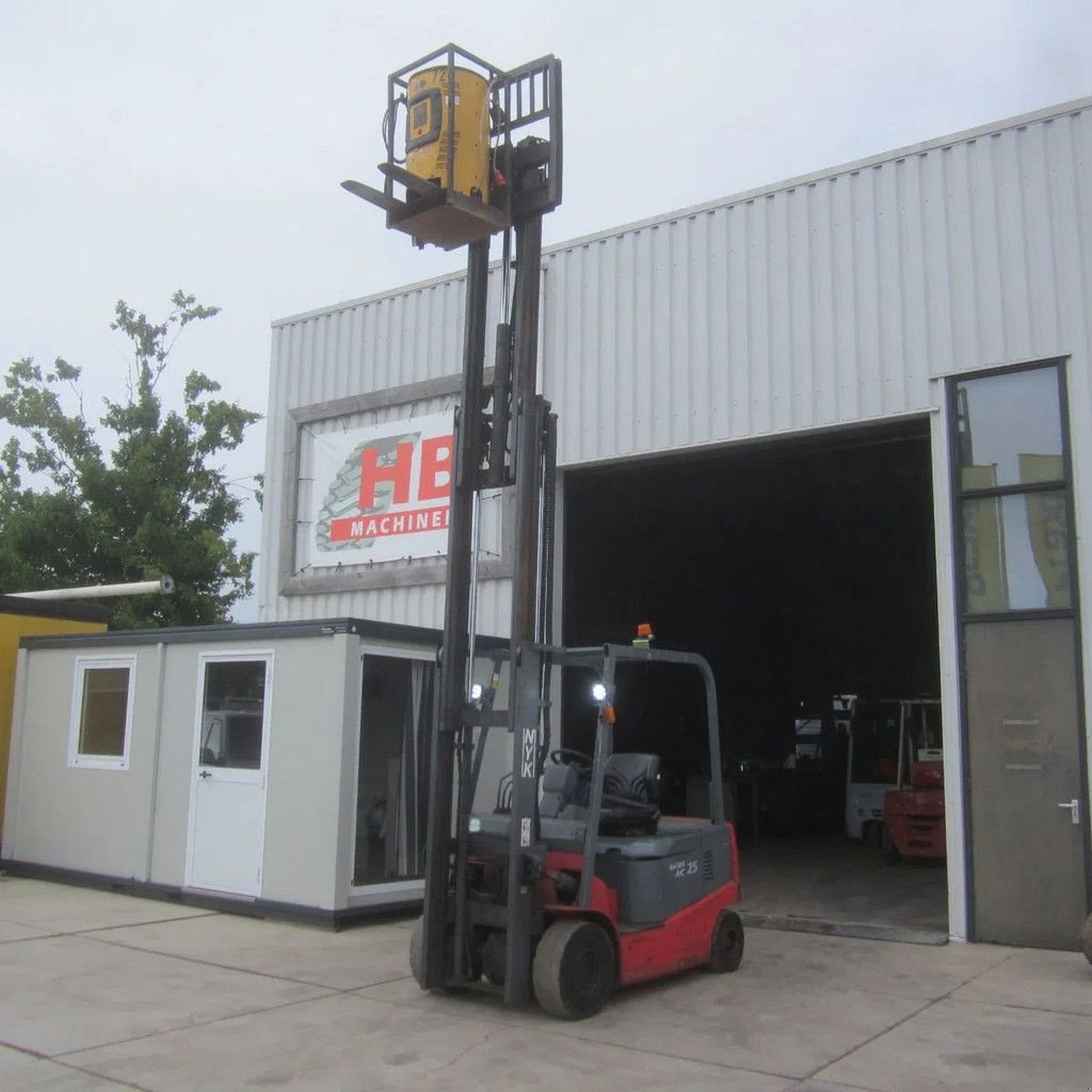 Frontstapler des Typs Nichiyu Heftruck FPC25PN, elek., triplo, side shift, hydro vorkverstelli, Gebrauchtmaschine in Tubbergen (Bild 5)