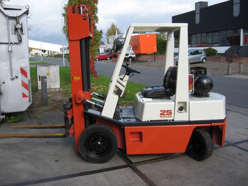 Frontstapler des Typs Nissan -, Gebrauchtmaschine in Oldenzaal (Bild 1)