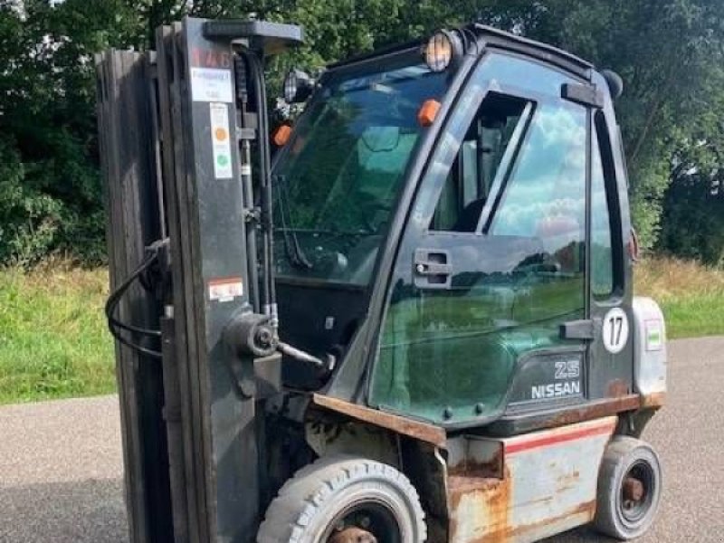 Frontstapler du type Nissan 25, Gebrauchtmaschine en Antwerpen (Photo 1)
