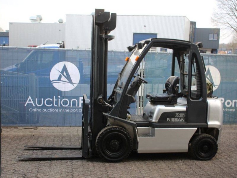 Frontstapler tip Nissan 25, Gebrauchtmaschine in Antwerpen (Poză 1)