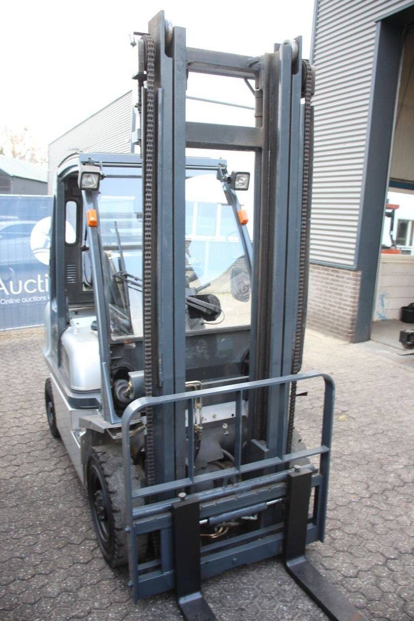 Frontstapler Türe ait Nissan 25, Gebrauchtmaschine içinde Antwerpen (resim 7)