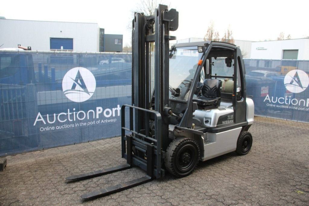 Frontstapler Türe ait Nissan 25, Gebrauchtmaschine içinde Antwerpen (resim 9)