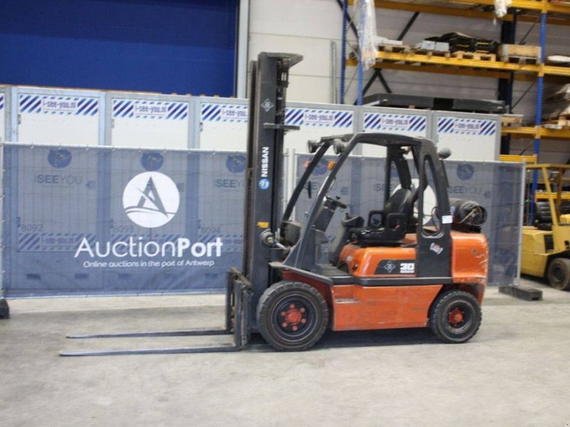 Frontstapler des Typs Nissan 30, Gebrauchtmaschine in Antwerpen (Bild 1)