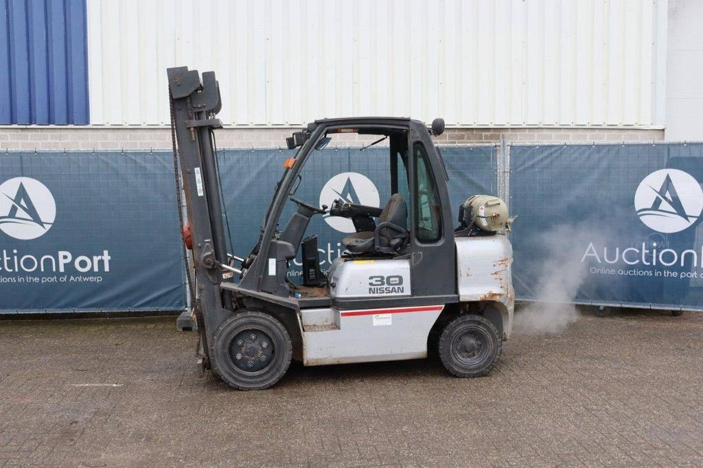 Frontstapler типа Nissan 30, Gebrauchtmaschine в Antwerpen (Фотография 1)