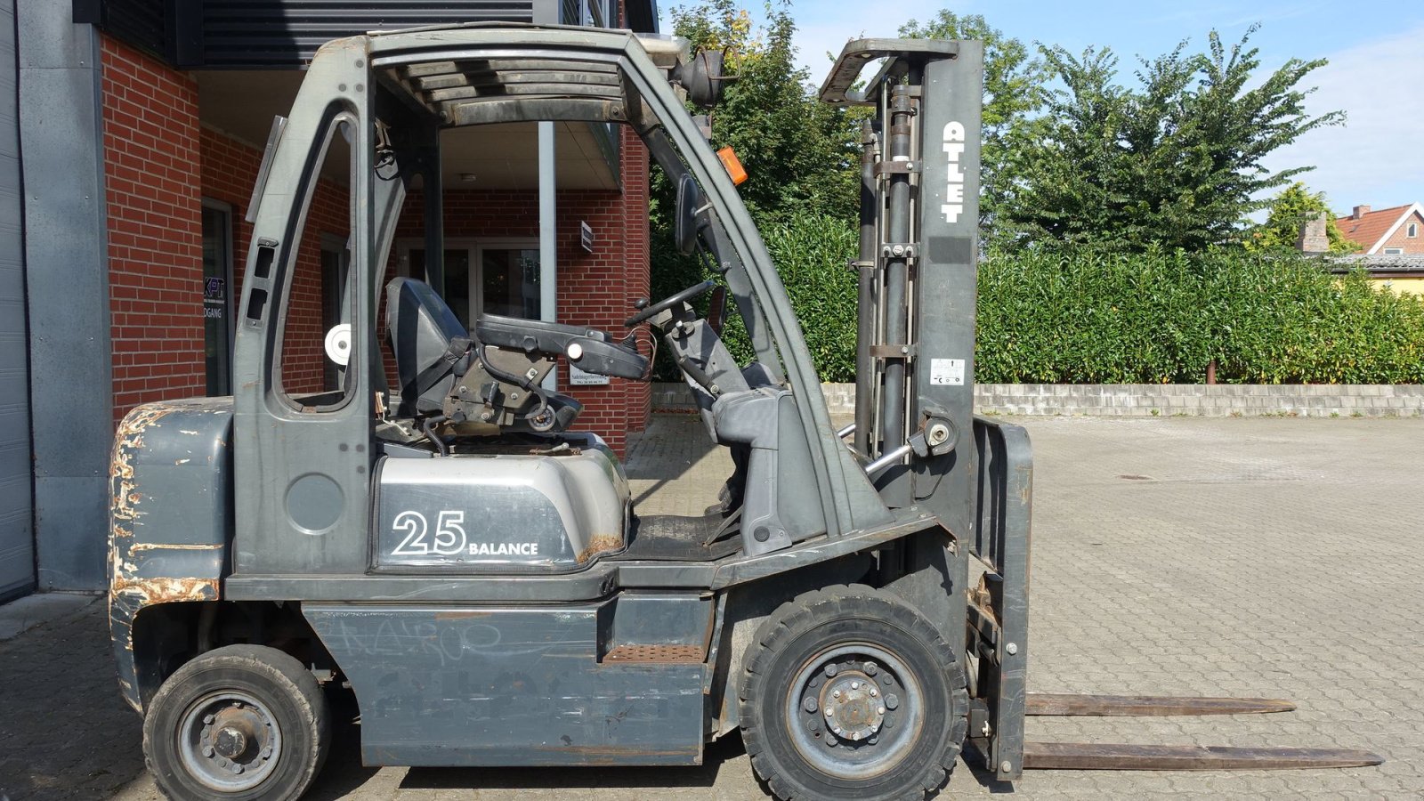 Frontstapler of the type Nissan Atlet Y1D2A25T // 2500 kg. Diesel // Kun 1275 timer, Gebrauchtmaschine in Skive (Picture 3)