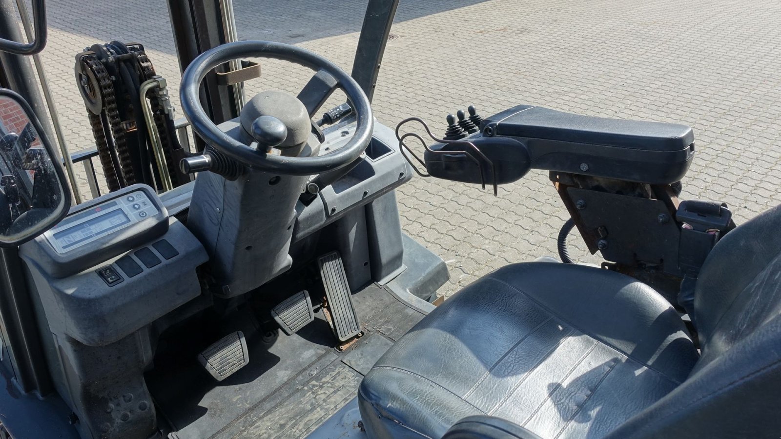 Frontstapler of the type Nissan Atlet Y1D2A25T // 2500 kg. Diesel // Kun 1275 timer, Gebrauchtmaschine in Skive (Picture 9)