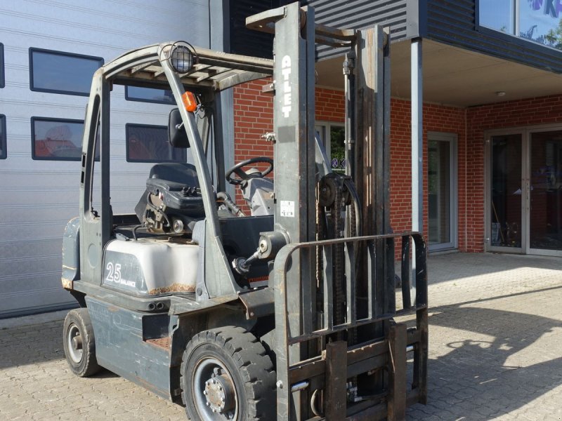 Frontstapler des Typs Nissan Atlet Y1D2A25T // 2500 kg. Diesel // Kun 1275 timer, Gebrauchtmaschine in Skive (Bild 1)