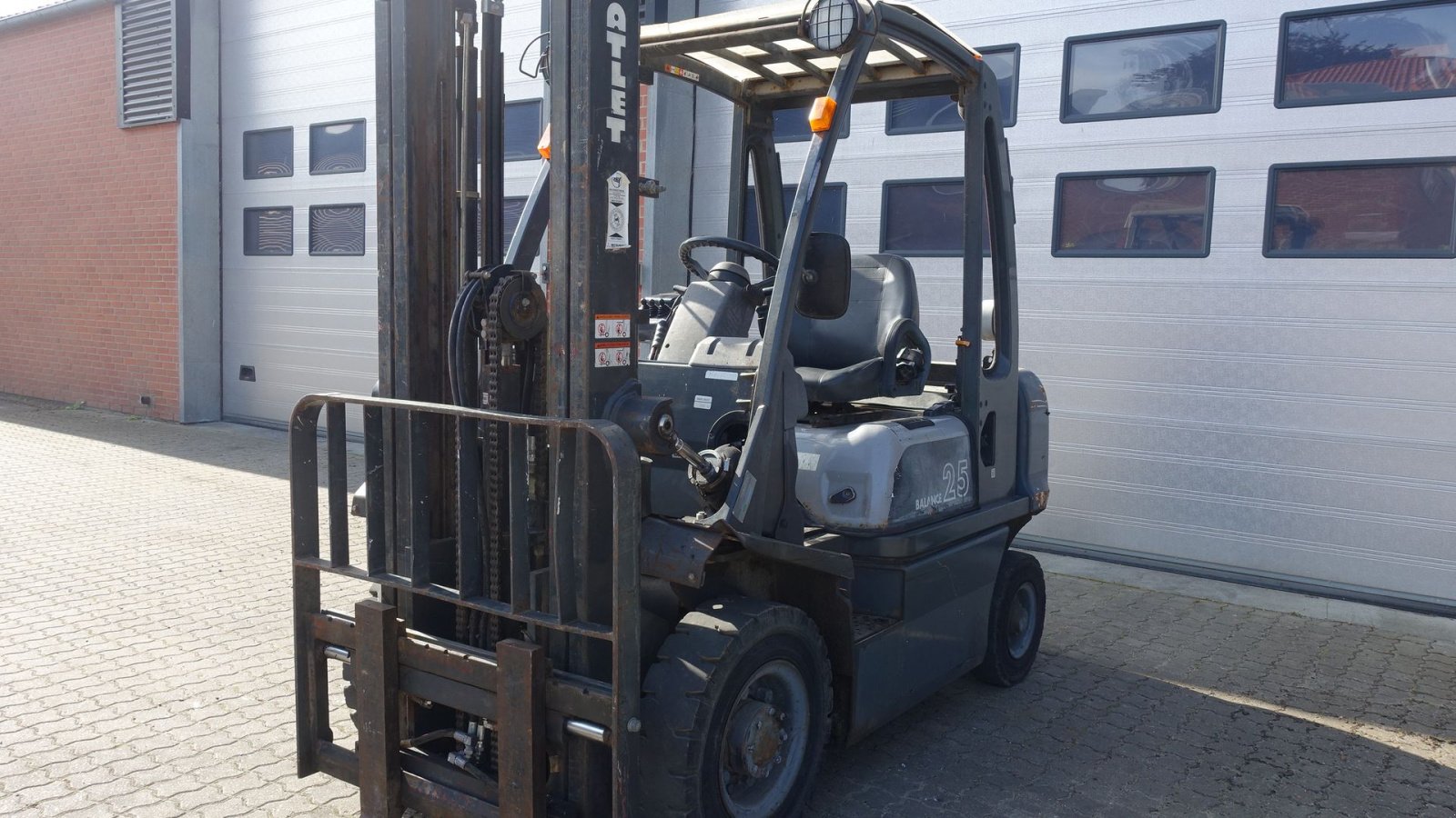 Frontstapler of the type Nissan Atlet Y1D2A25T // 2500 kg. Diesel // Kun 1275 timer, Gebrauchtmaschine in Skive (Picture 2)