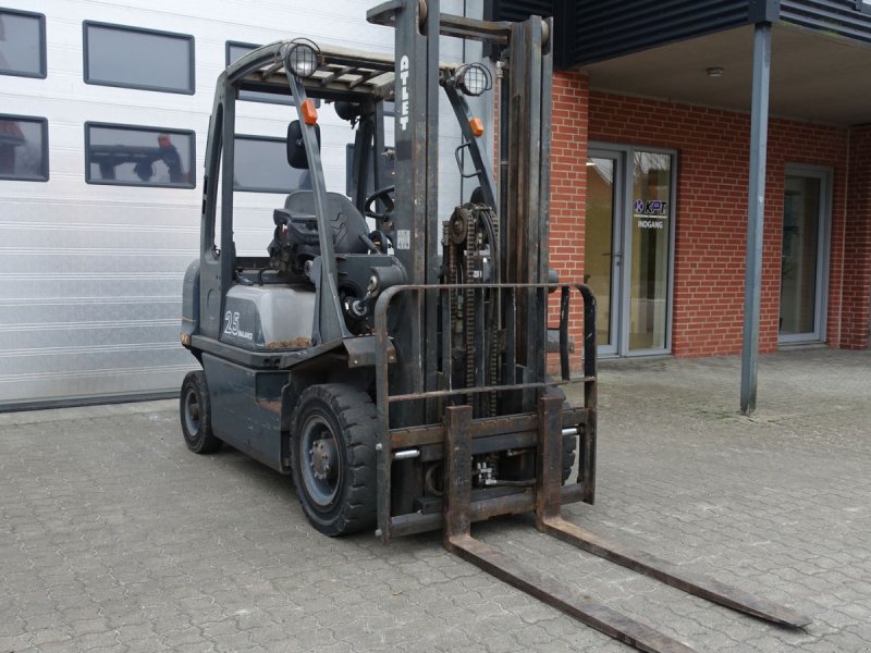 Frontstapler del tipo Nissan Atlet Y1D2A25T  // 2500 kg. Diesel // Kun 1275 timer, Gebrauchtmaschine en Skive (Imagen 1)