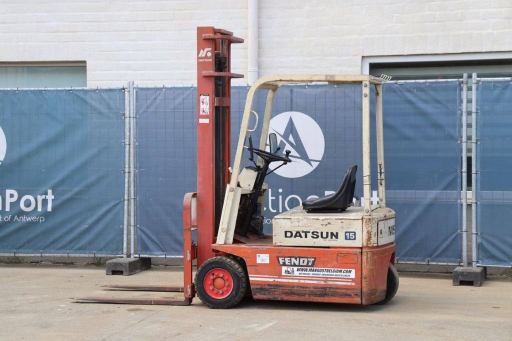 Frontstapler du type Nissan Datsun 15 NA0YL15U, Gebrauchtmaschine en Antwerpen (Photo 3)